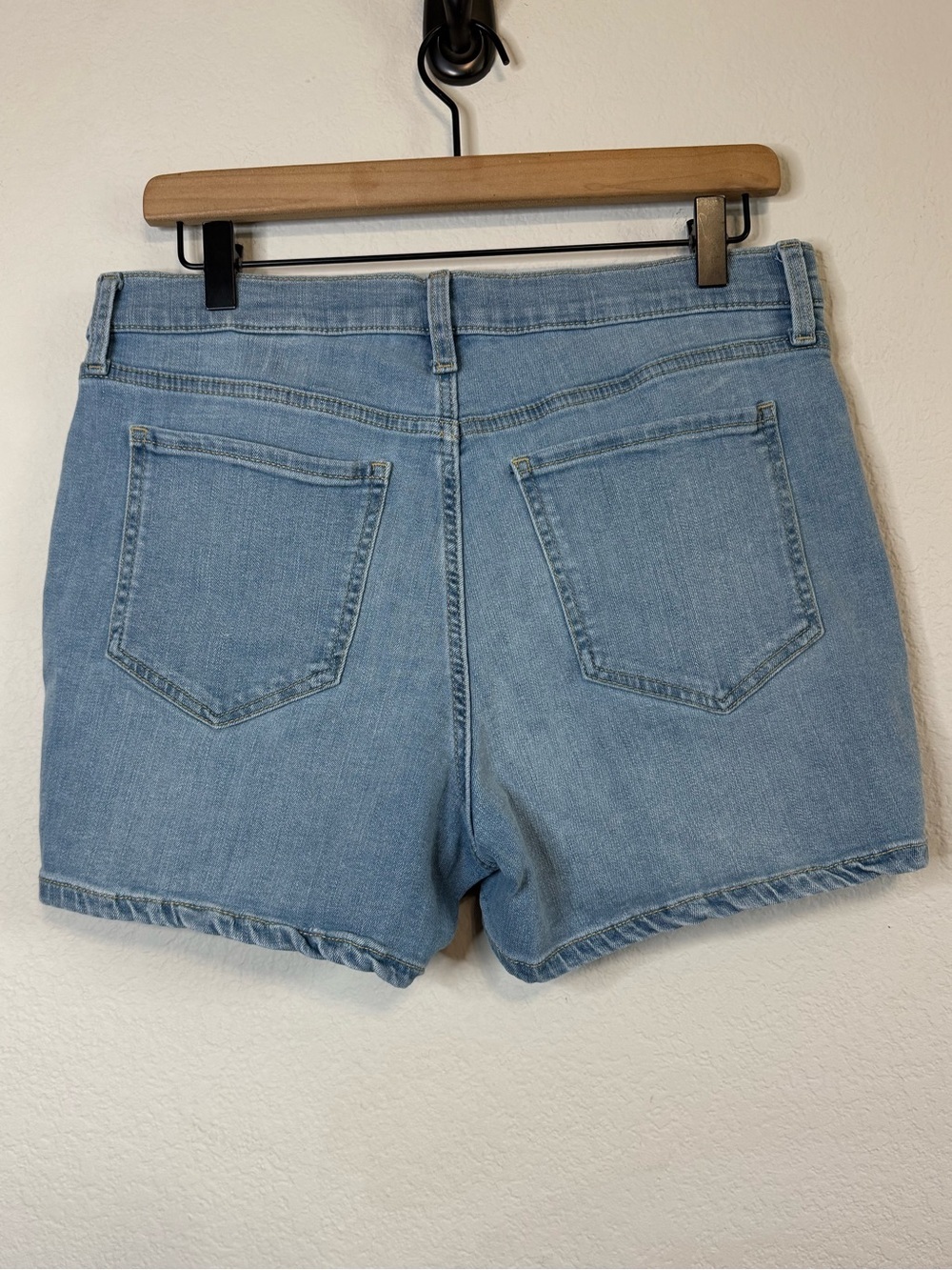Banana Republic High Rise Light Wash Denim Blue Jean 4” Shorts Size 30/10 - Picture 6 of 12